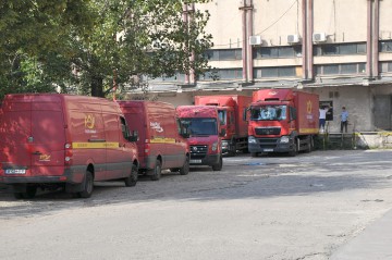 Maşinile Poştei Române au fost dotate cu GPS şi butoane de panică